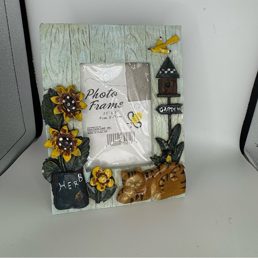 Vintage Decorative Garden Cat Theme Photo Frame